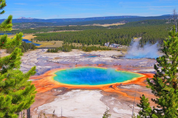 montana-big-sky-top-things-to-do-visit-yellowstone-national-park