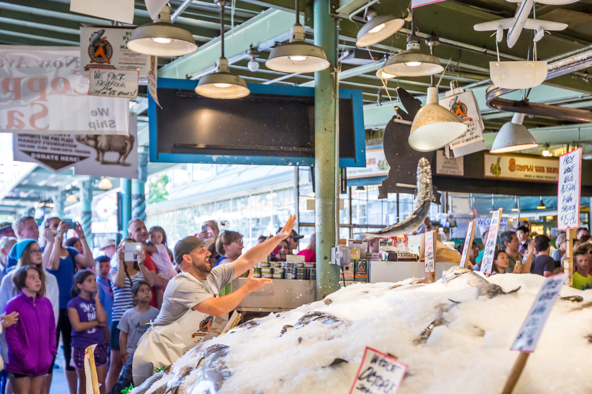 Seattle,July,5:,Customers,At,Pike,Place,Fish,Company,Wait