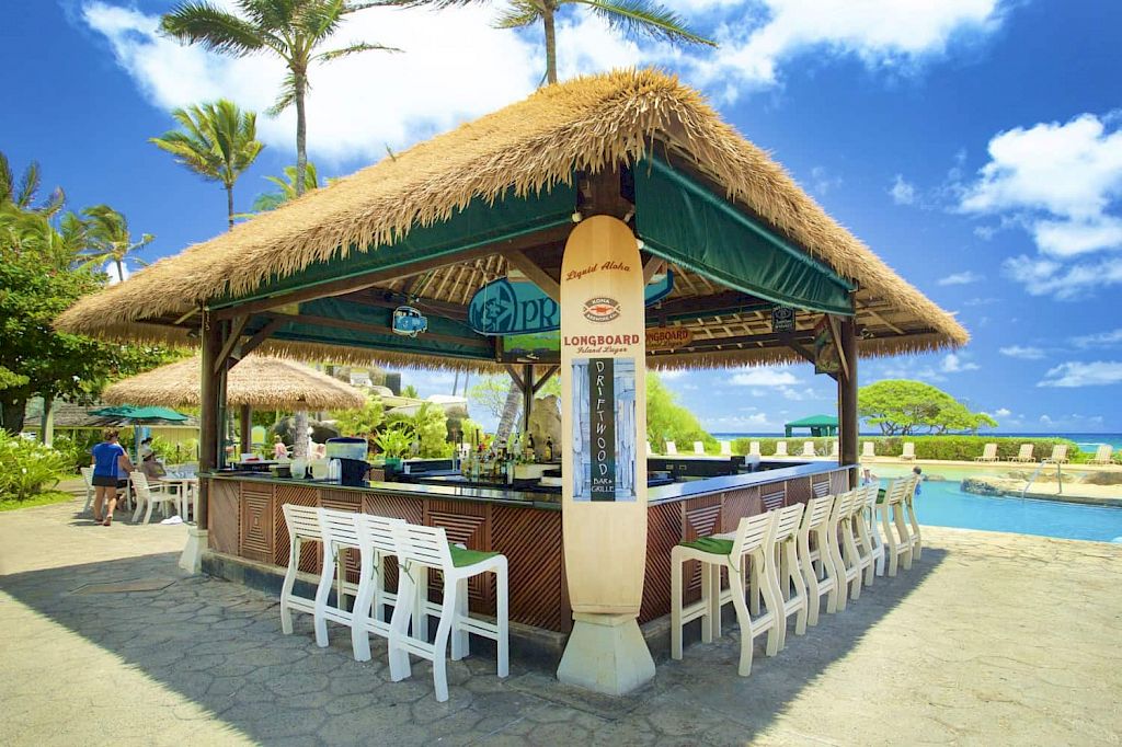 kauai_lihue_oceanfront_bar_views.1024x682-srcset