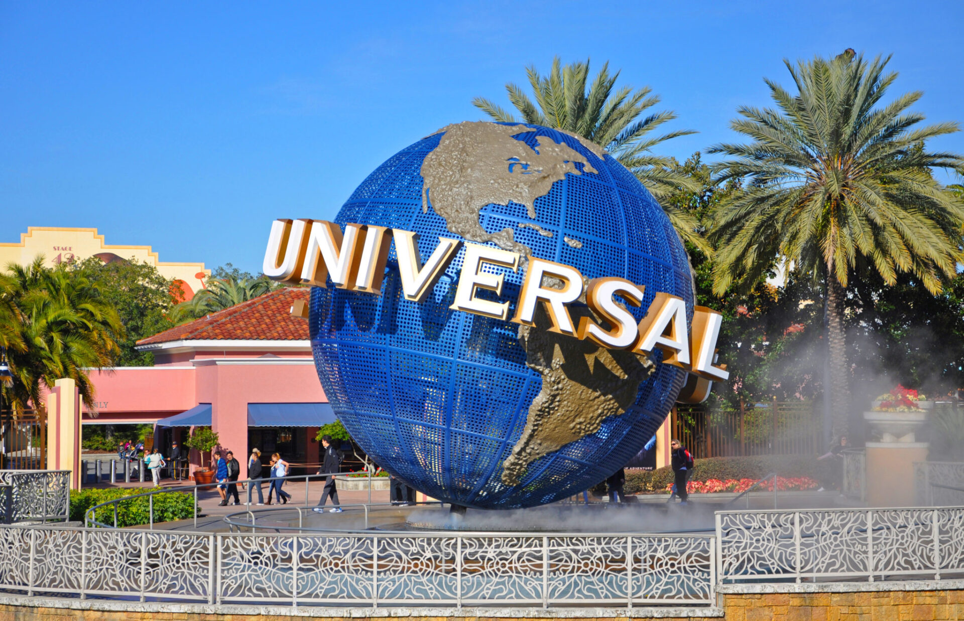 Orlando, Fl, Usa - Dec. 17, 2010: Universal Globe At The Entranc