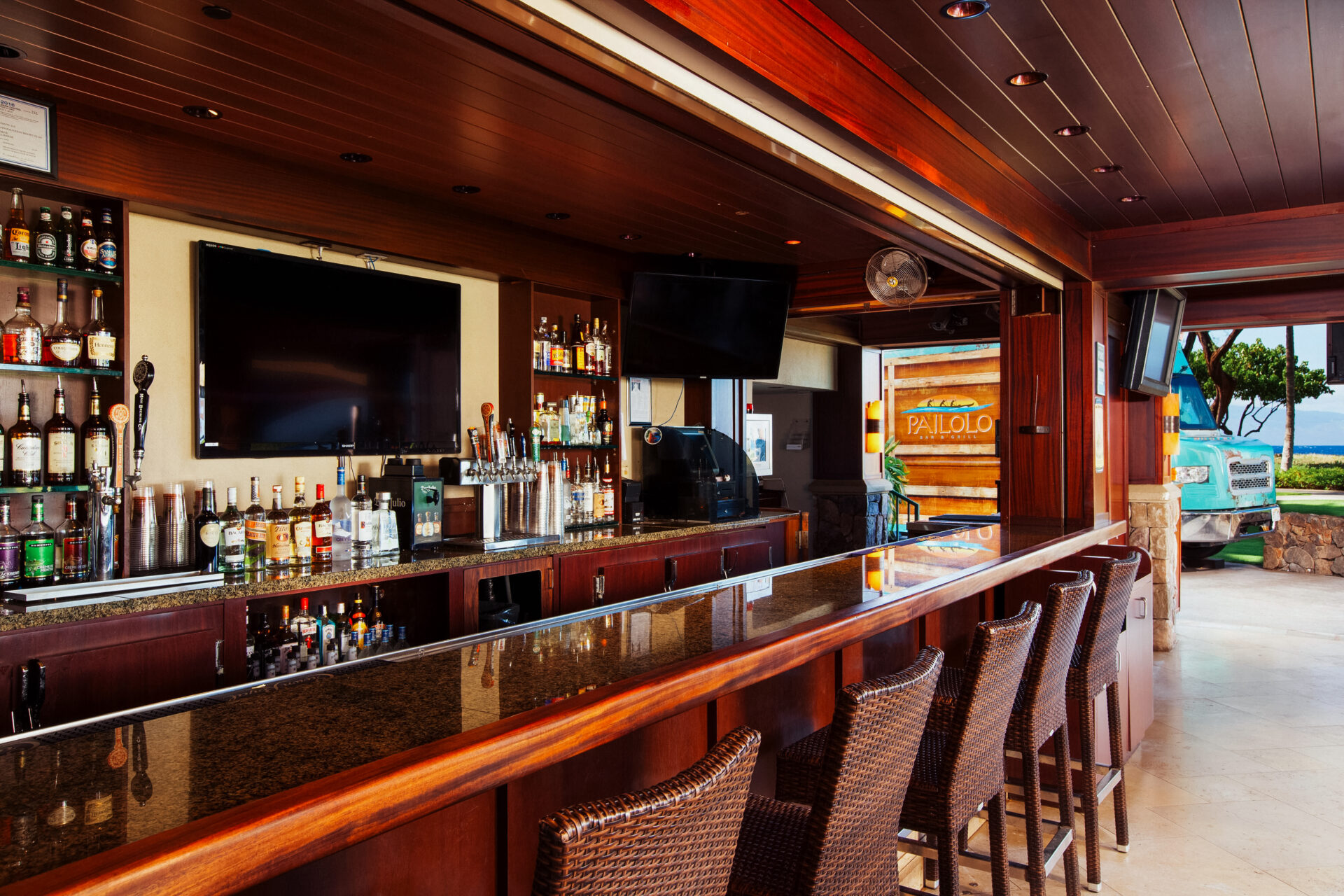 wkorvn-restaurant-pailolo-bar-grill3